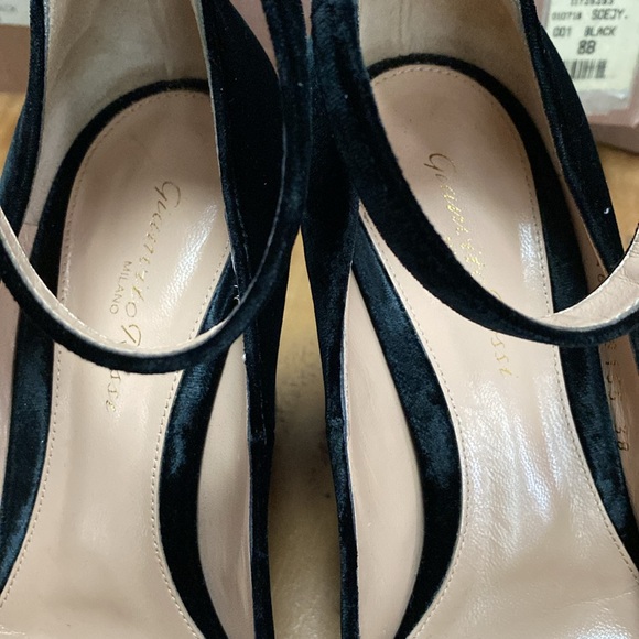 Gianvito Rossi Sherry Velvet Platforms - Picture 10 of 14